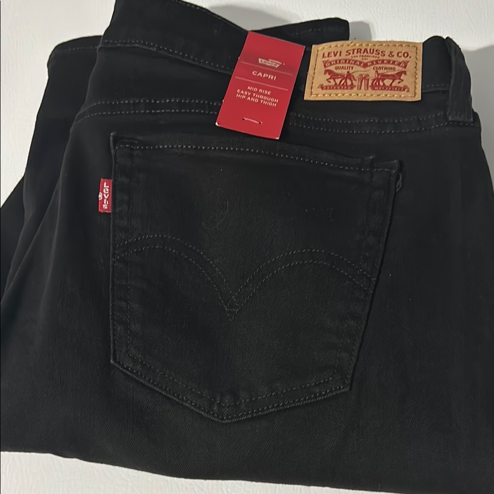 Levi's women’s Black Jean Capris or Jeans